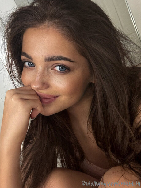Helmi Fi porn model gallery