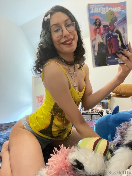 Pr1nc3ssxk1tty nude model archive