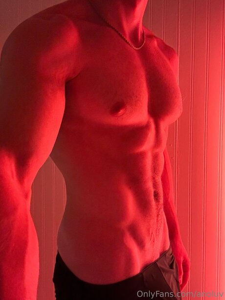 Anoluv pretty model img