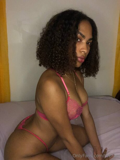 Teerae model sexy gallery