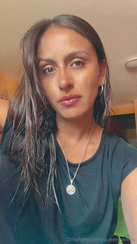 Queen Antoo naked pornstar pictures