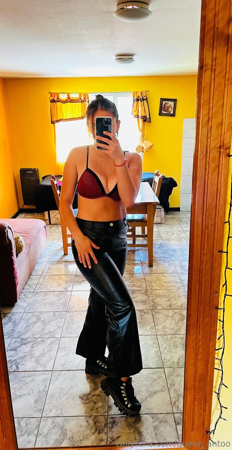 Queen Antoo free actress picture