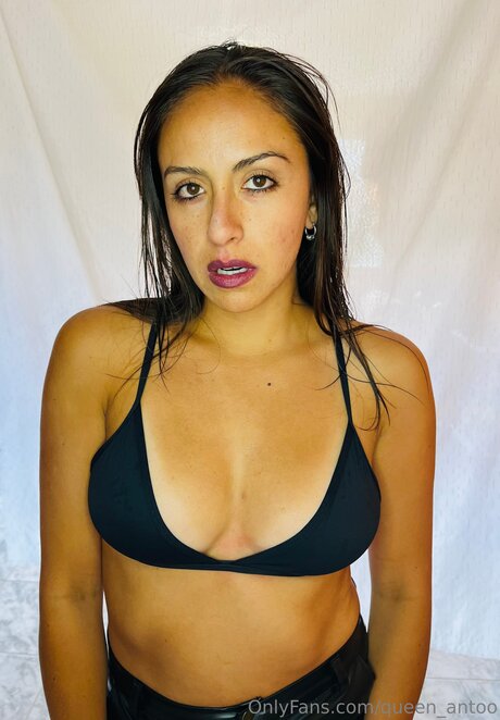 Queen Antoo naked model photo