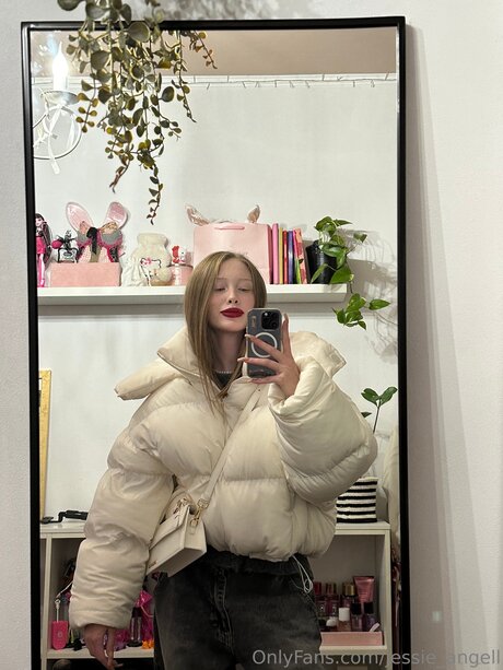 Jessie Angell perfect star picture