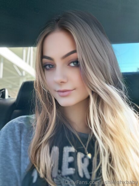 Ashleighxbaby pornographic model image