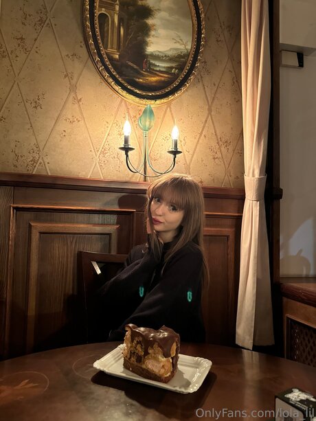 Lola Lil pretty model picture