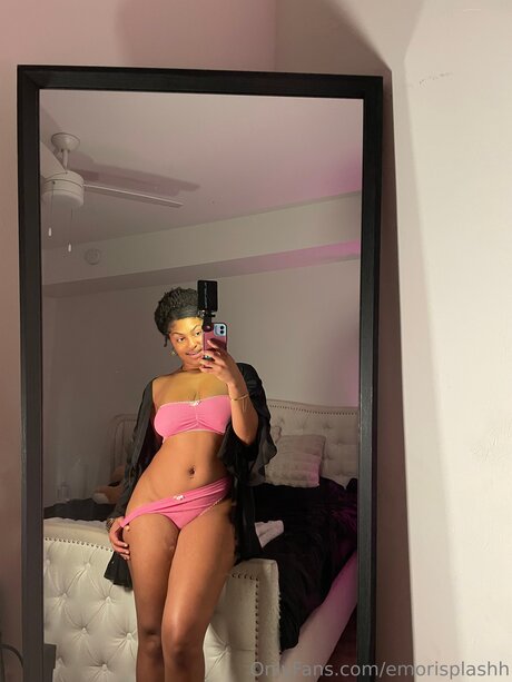 Emorisplashh adult model image