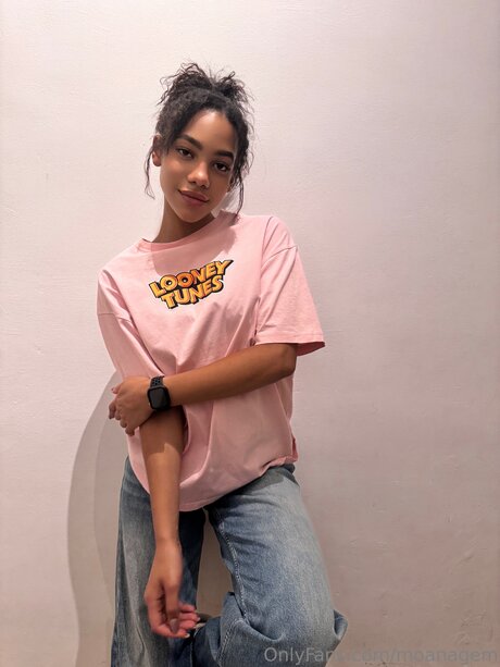 Moanagem model high quality photos