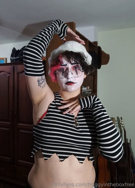 Froggyintheboxfree porn actress pictures