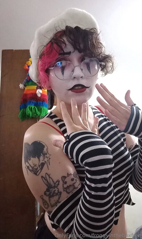 Froggyintheboxfree naked pornstar picture