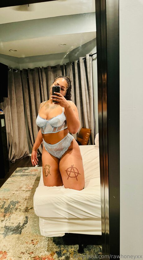 Rawhoneyxx naked star image