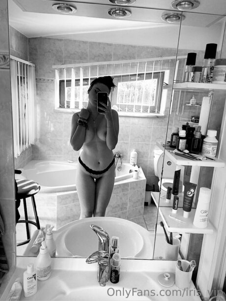 Iris Vip top model pictures