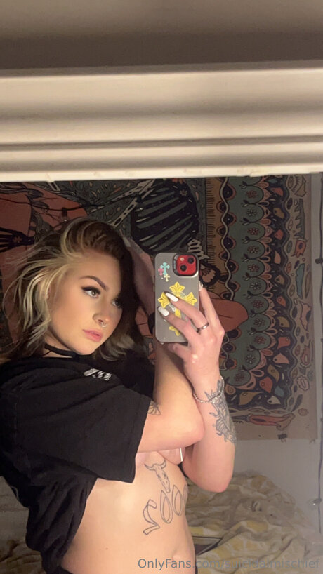 Suicidalmischief naked pornstar pictures