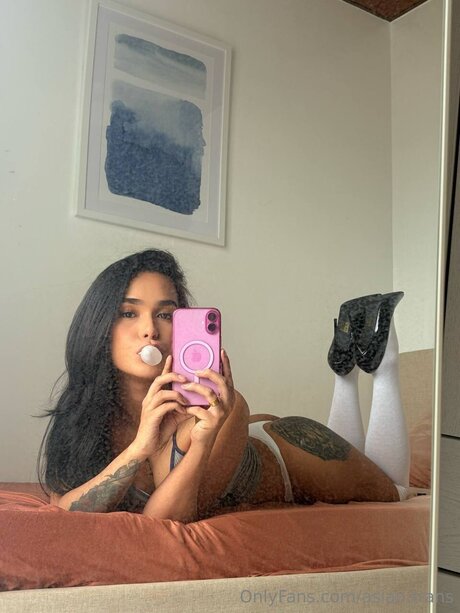 Asian Trans model naked image