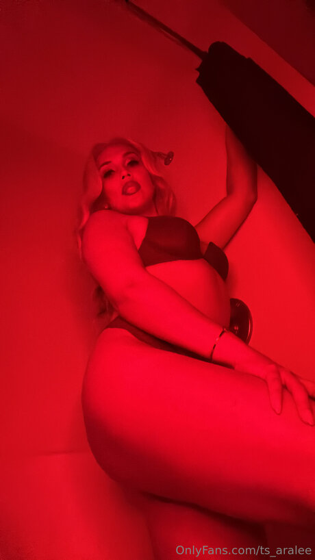 Ts Aralee exclusive model photo