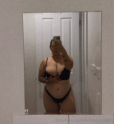 Brittttney Lyn69 star erotic images