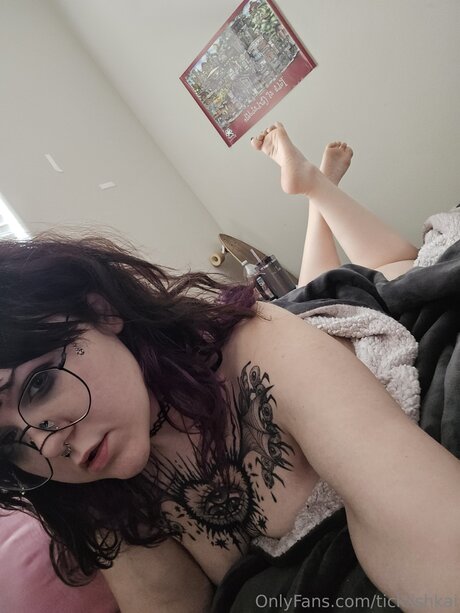 Ticklishkai sexy star image