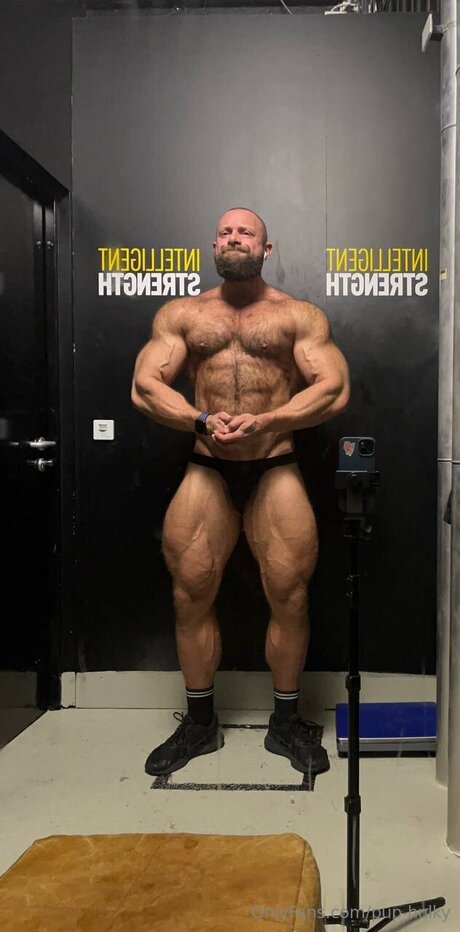 Pup Hulky naked star picture