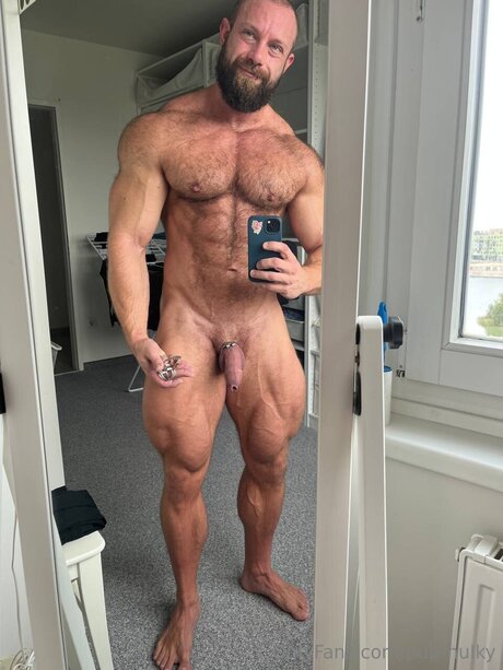 Pup Hulky model adult image