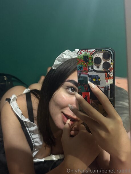 Benet Rabbit model pornographic images