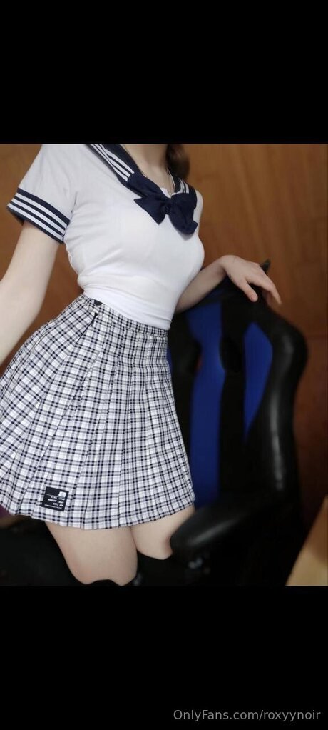 Roxyynoirrr model pretty photos