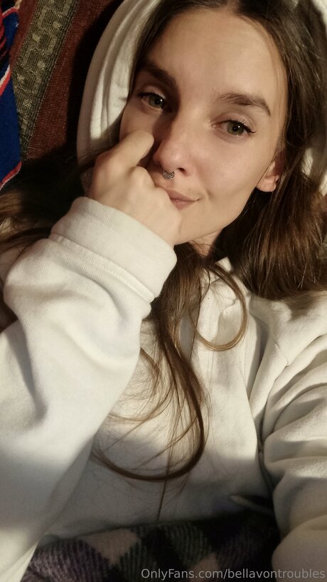 Bellavontroubles nude actress gallery