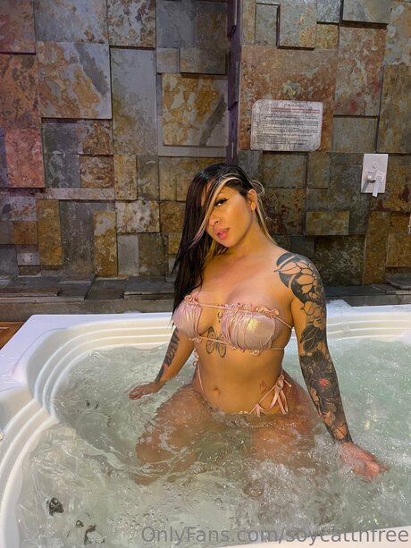 Soycatth pretty model image