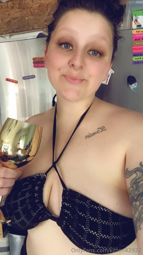 Kitten42922 naked pornstar images