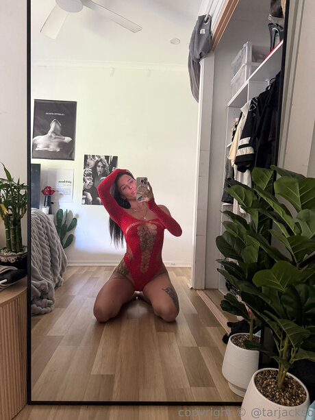 Taragracex model adult picture