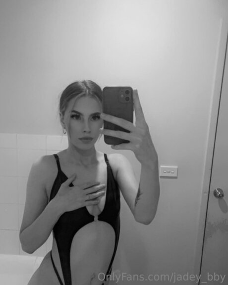 Jadey Bby star art archive