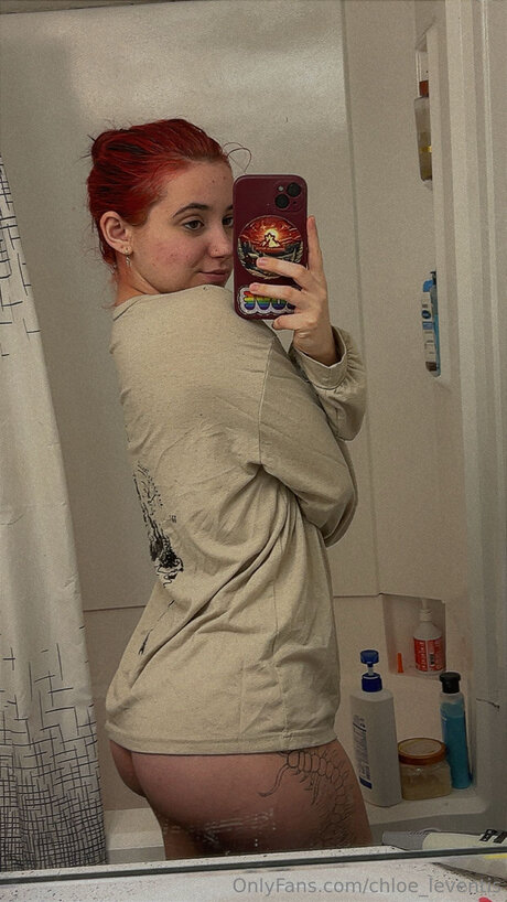 Red W xxx model picture