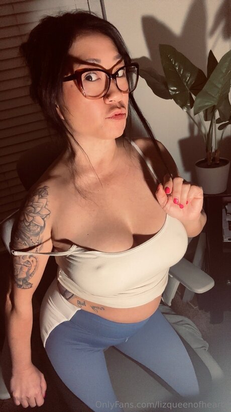 Lizqueenofhearts pornstar naked images