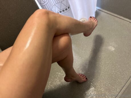 Crimsonmusewildfrisson naked model gallery