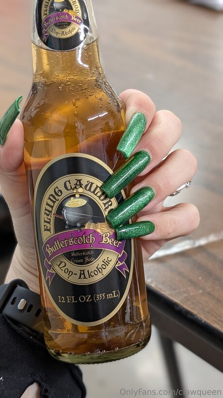 Clawqueen free actress galleries