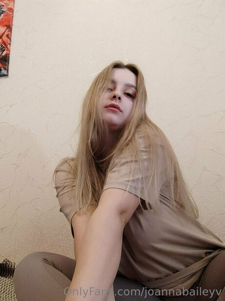 Joannabaileyv naked pornstar photo