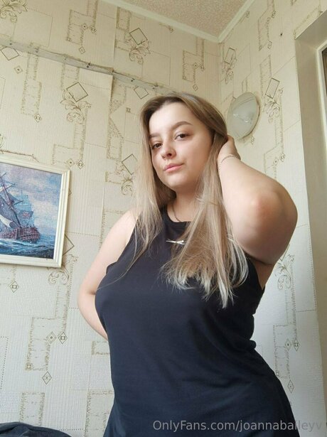 Joannabaileyv model top picture