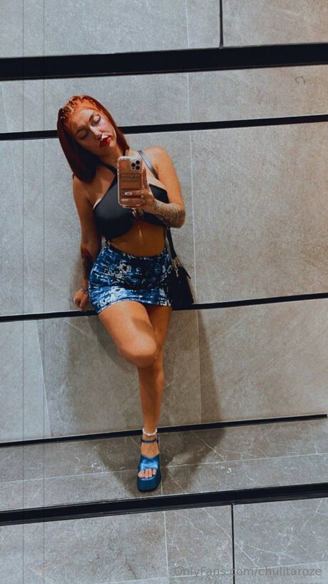 Juliadivine star adult picture