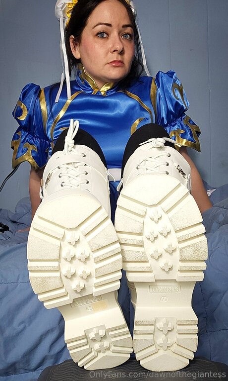 Dawnofthegiantess nude model image