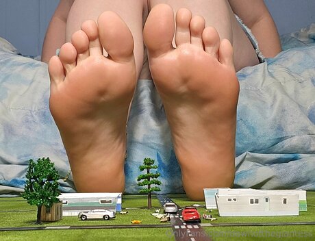 Dawnofthegiantess art star gallery
