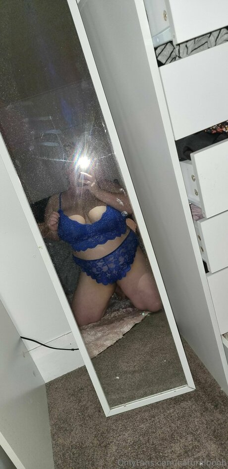 Naturalboob model erotic picture