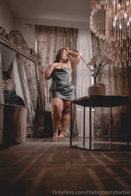 Thebigbootybarbie star sexy pics