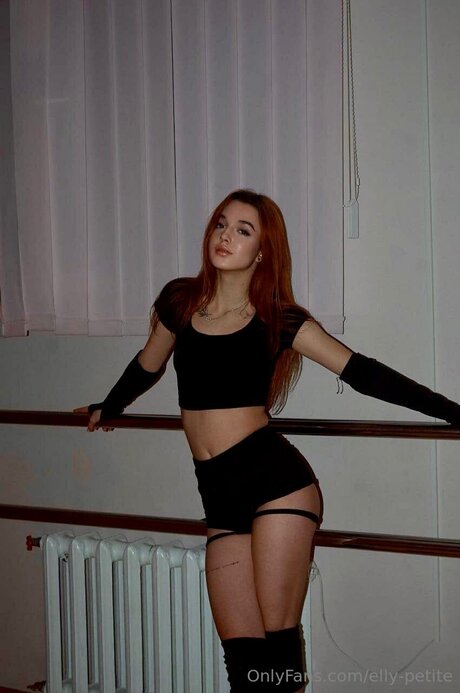 Elly Petite pornographic actress photos