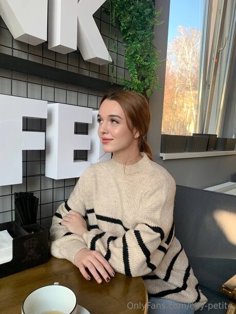 Elly Petite adult model photos