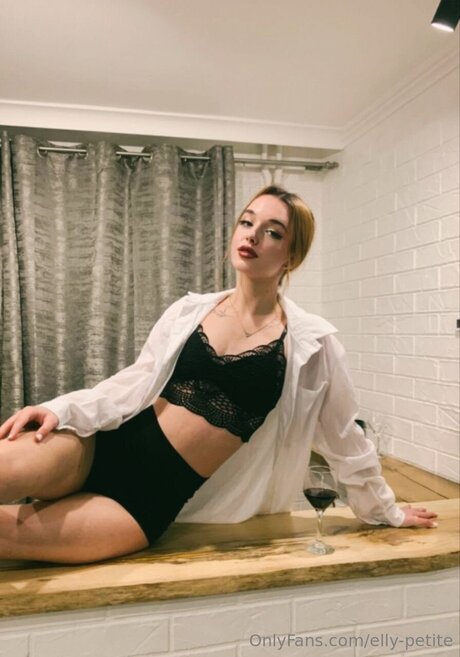 Elly Petite model art images