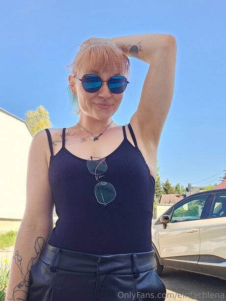 Einfachlena sexy model image