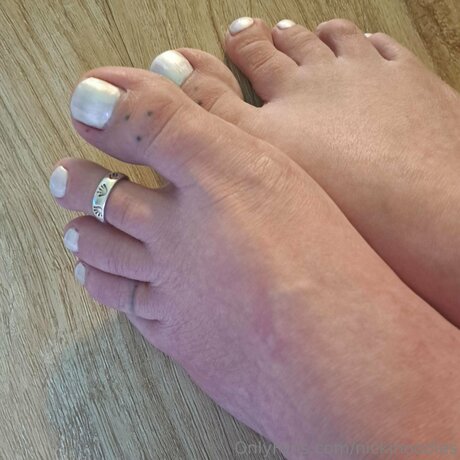 Peaches0goddess naked model image