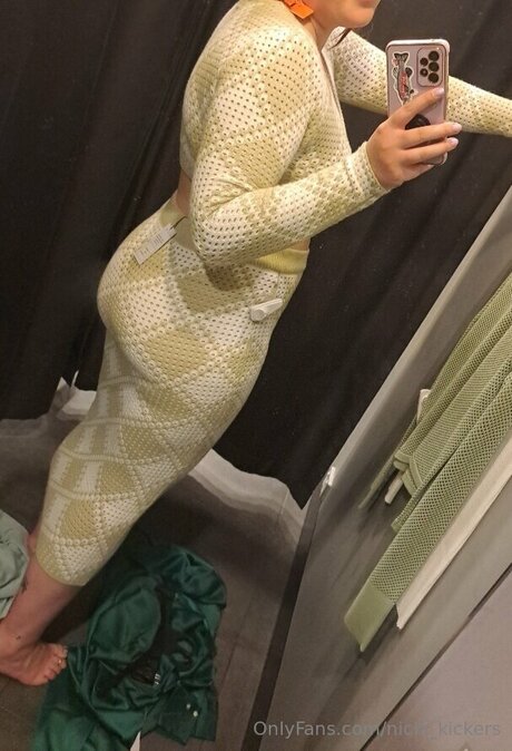 Peaches0goddess pornographic model image