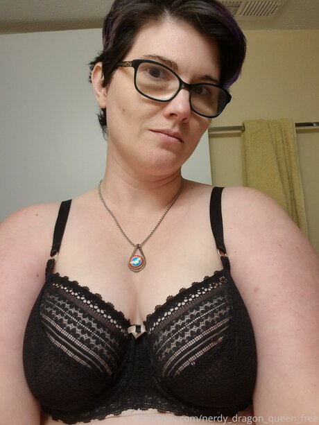 Nerdy Dragon Queen Free pretty pornstar gallery