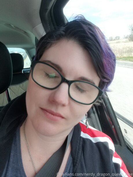 Nerdy Dragon Queen Free exclusive model image