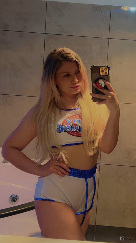 Skitzz nudes model pic